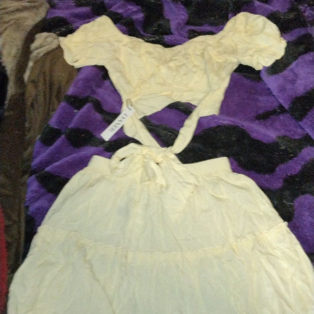 Women's 2 Pc Halter Top W/ Waist Tie and Matching Skirt. Size Medium